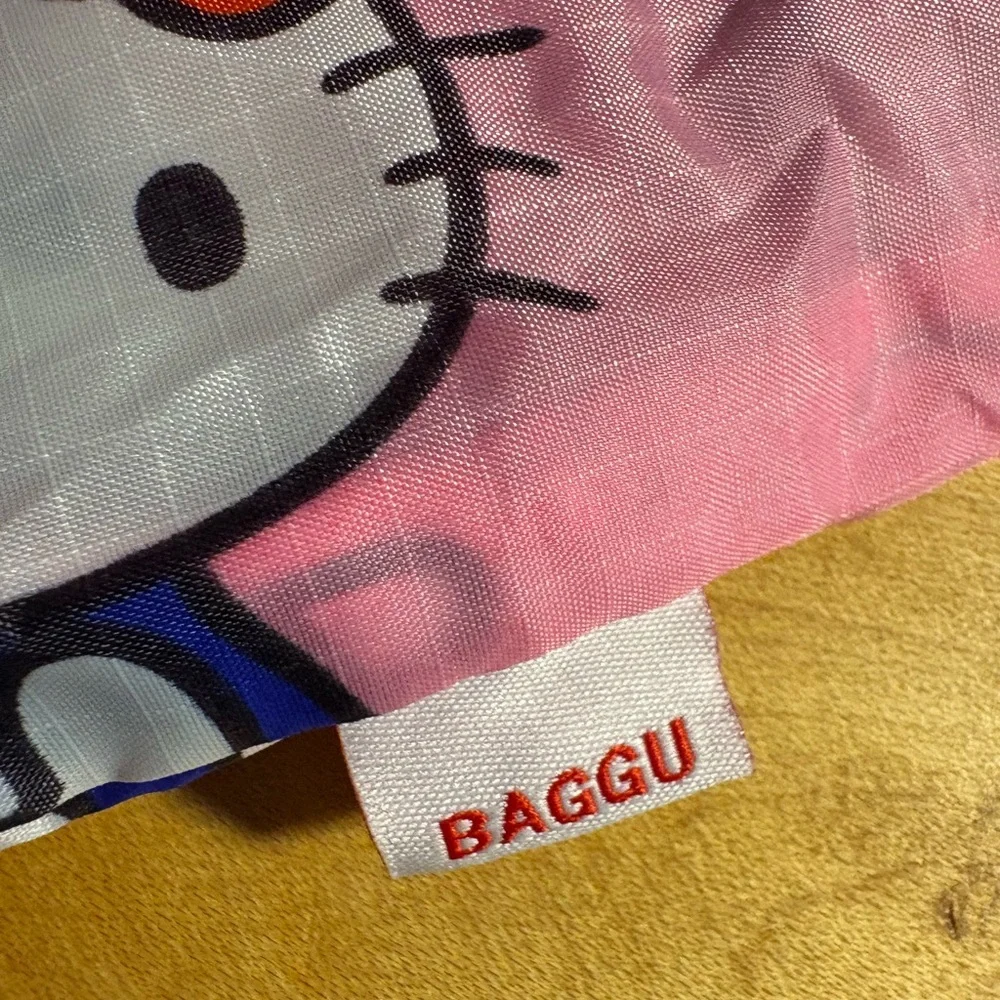 BAGGU Pink Hello Kitty Pouch - Picture 3 of 4